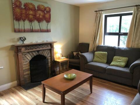 Letterfrack Farmhouse On Equestrian Farm In Letterfrack Beside Connemara National Park Tullywee Bridge エクステリア 写真